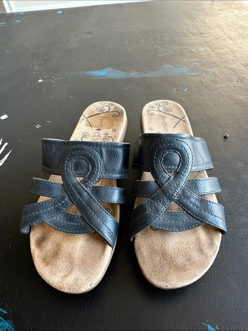 Baretraps Findie women’s navy and tan sandals size 7W
